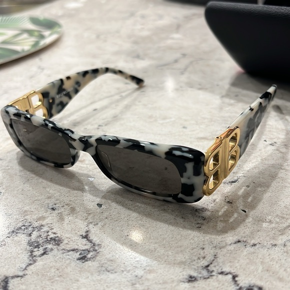 Balenciaga DYNASTY RECTANGLE SUNGLASSES IN WHITE - Picture 4 of 11